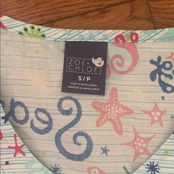 Zoe & Chloe  scrub  top - Picture 3 of 4